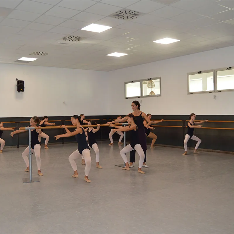 Escuela De Danza Sara Vazquez Danzares — dans-studio i Algeciras — bild 4