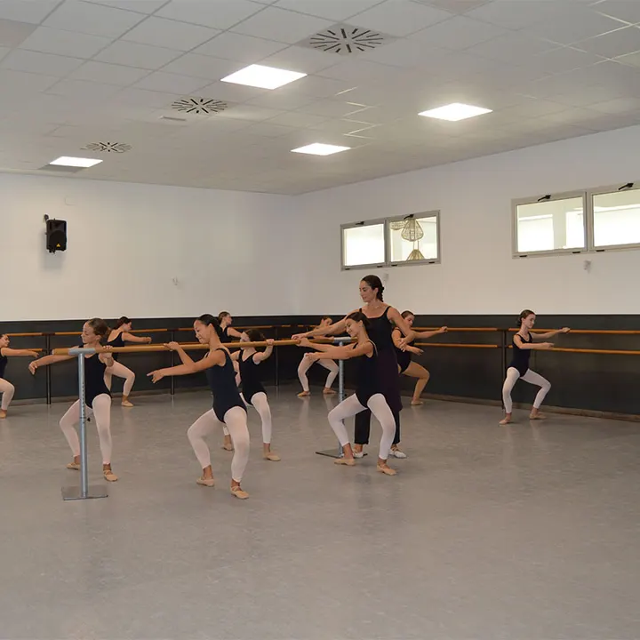 Escuela De Danza Sara Vazquez Danzares — baile-studio en Algeciras — 4