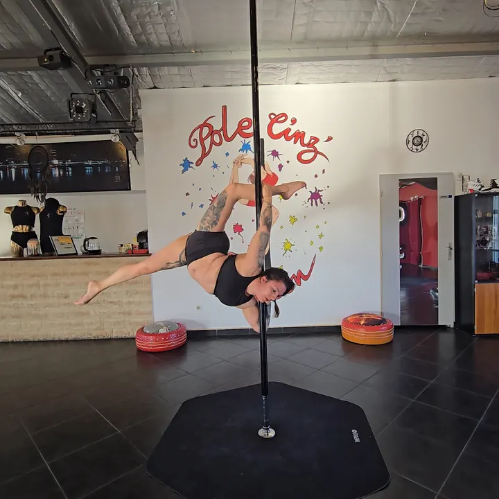 Studio Pole Cinz Passion Aerial — pole fitness-studio à Six-Fours-les-Plages — 4