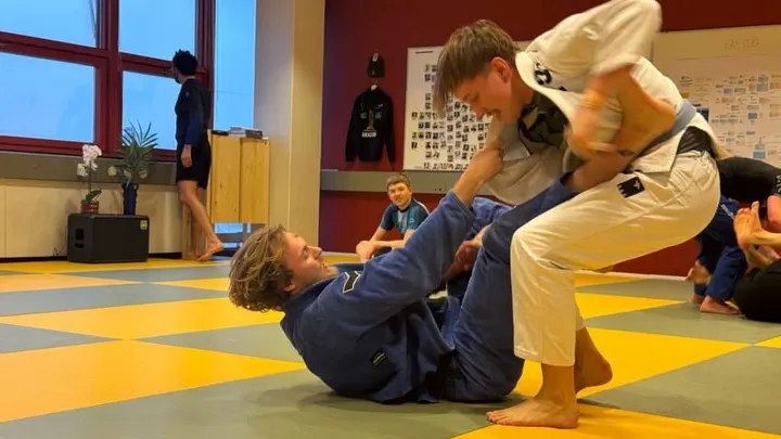 BJJ✌️Akademin — brazilian jiu-jitsu-studio i Torpa, Göteborg