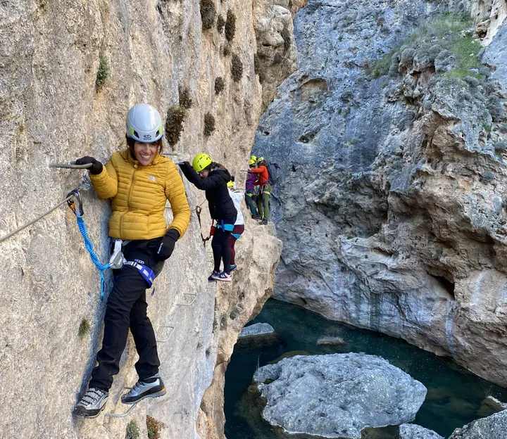 VIVAC MOUNTAIN CLIMBERS — Climbing en Valdefuentes, Arroyomolinos