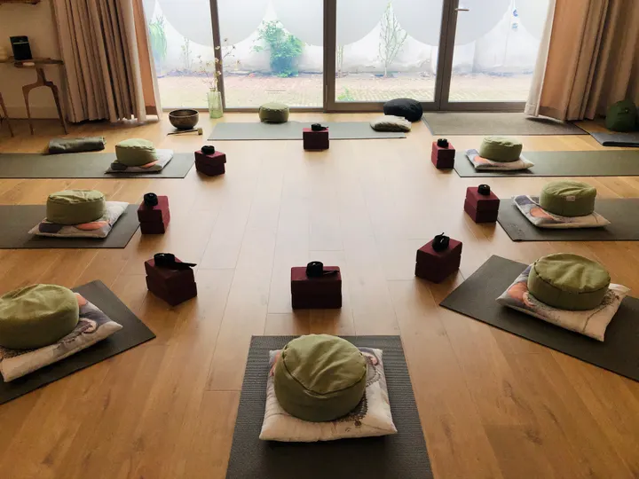 OPBLOEIEN MET YOGA & MINDFULNESS — Yoga in Binnenstad, Utrecht