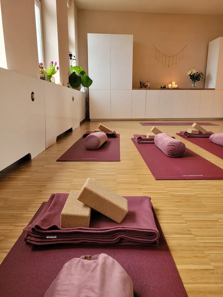 YOU GLOW Womanhood Friedrichshain — yoga-studio in Friedrichshain, Berlin — 2