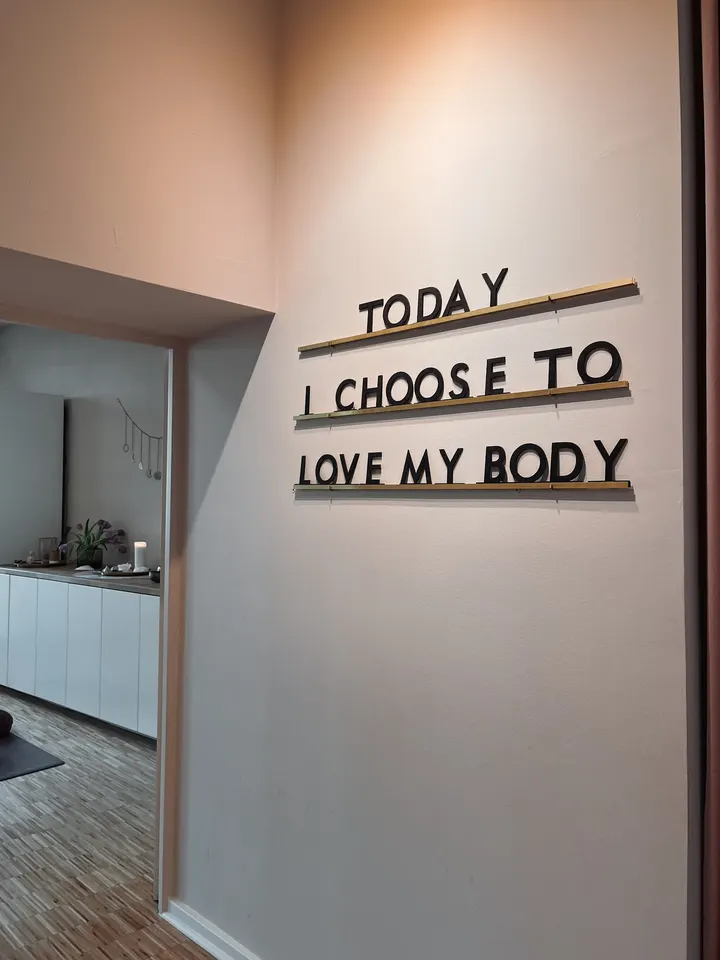 YOU GLOW Womanhood Friedrichshain — yoga-studio in Friedrichshain, Berlin — 3