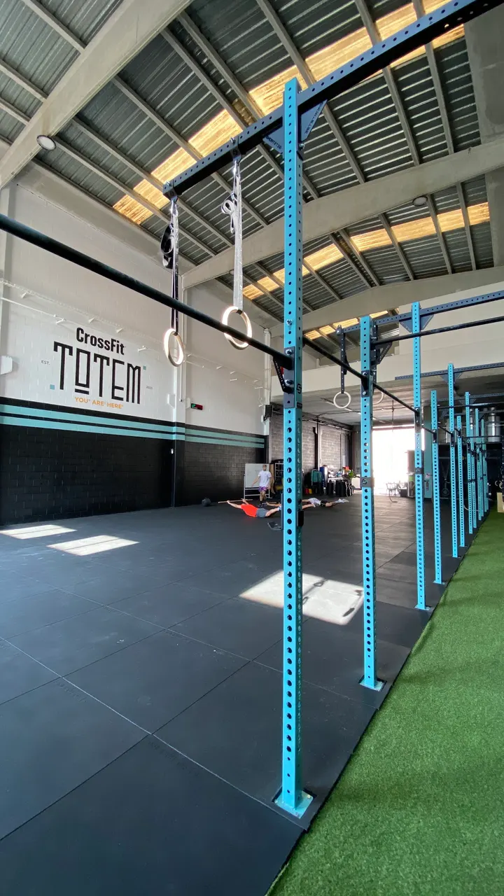 CrossFit Tótem - Expertos en personas sin experiencia. Te enseñamos desde cero — crossfit-studio en Olesa de Montserrat — 4