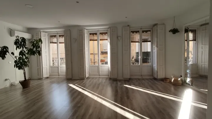 Madera Yoga Estudio — Yoga en Universidad, Madrid