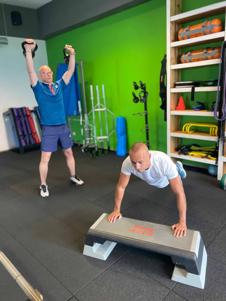 Fitness & Zo — sportschool-studio in Hondsbroek, Born — 2