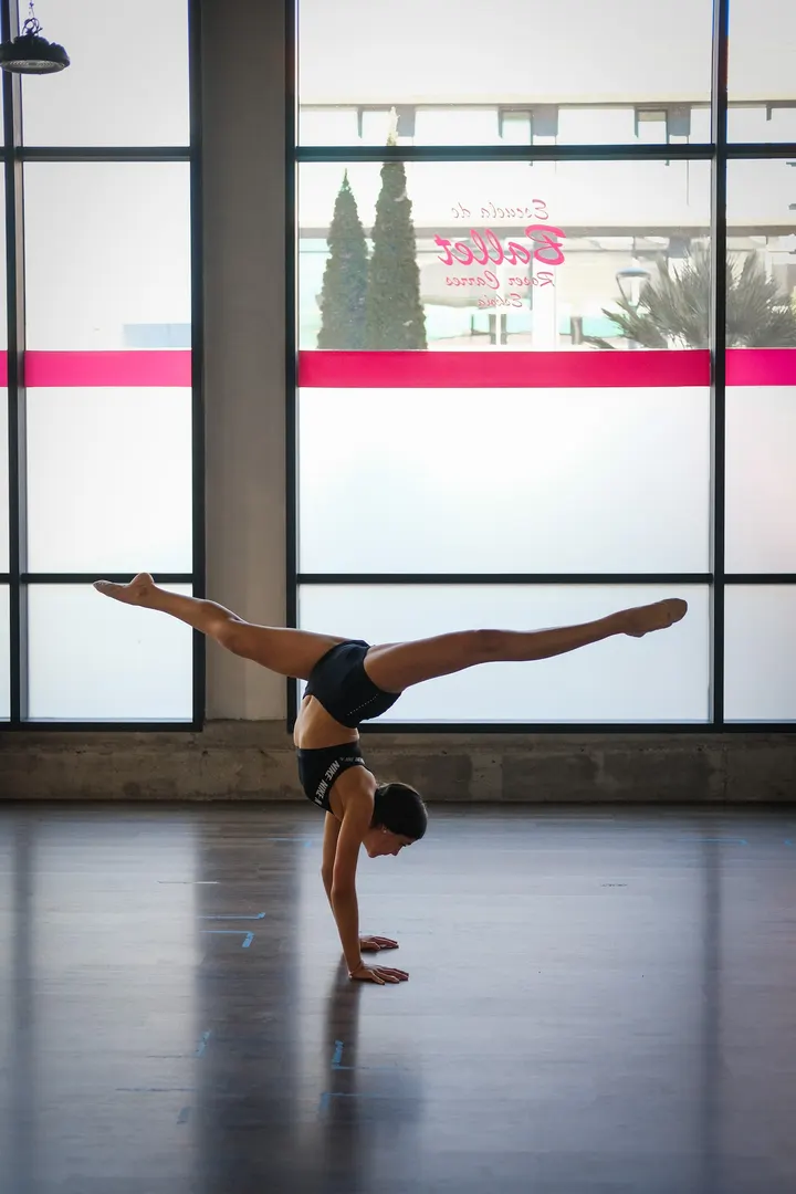 Escuela De Ballet Roser Carrés — baile-studio en Basurtu, Bilbao — 2