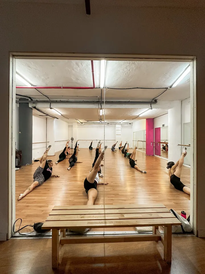 Escuela De Ballet Roser Carrés — baile-studio en Basurtu, Bilbao — 3