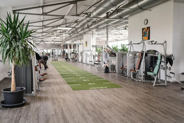 Body-Health-Fitness GmbH — Fitnessstudio in Wald, Solingen