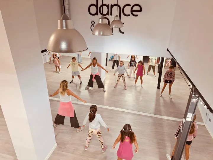 Escuela de Danza DANCE&ART — baile-studio en Santander — 3