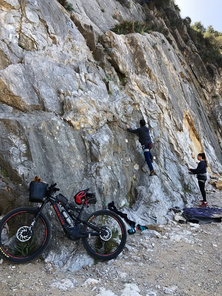 Escalada Placas del Cura — Escalada en Cerros del Lago, Marbella