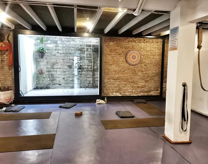 Acroyogathai — yoga-studio en Barcelona — 2