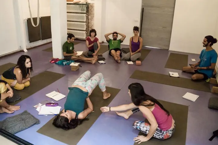 Acroyogathai — yoga-studio en Barcelona — 4