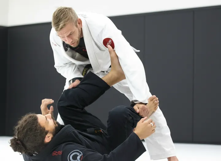 RÅ Kampsportsakademi — brazilian jiu-jitsu-studio i Ormesta, Örebro