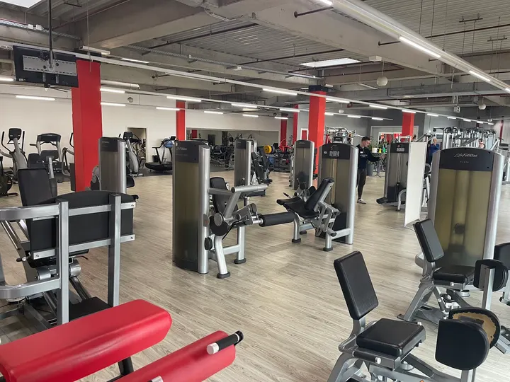 Bavaria Gym Neutraubling — Fitnessstudio in Birkenfeld, Neutraubling