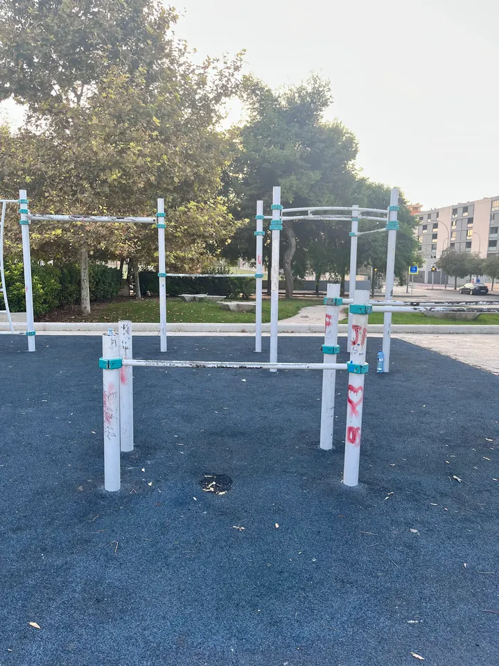 Parque de Calistenia de la Vía Parque — entrenamiento funcional-studio en Villafranquesa, Alicante — 3