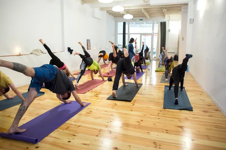 Acroyoga y Yoga Barcelona — yoga-studio en Gràcia, Barcelona — 3