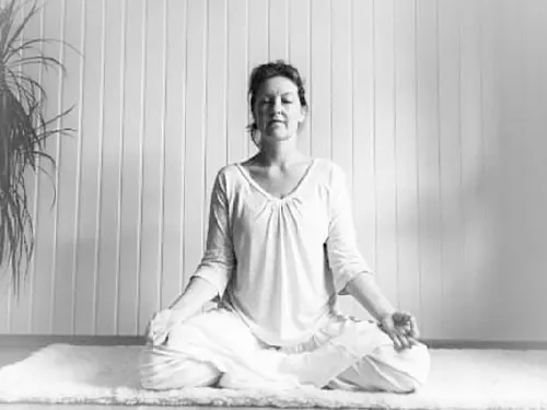 Yogaglede/Monica Nikolaisen — yoga-studio i Borgenåsen, KLØFTA