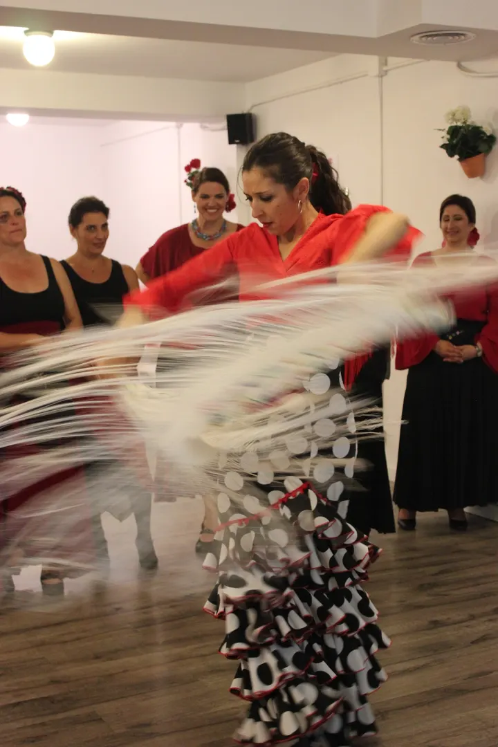 Escola De Sevillanes I Flamenc Mayra Soldevila — baile-studio en Ciutat Vella, Barcelona — 2