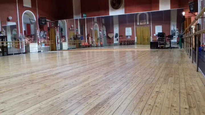 Centro Danza Universale — Danza a Sampierdarena, Genova