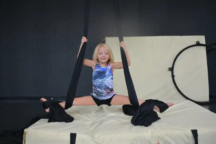 Unique Pole & Aerial Fitness Allerton — aerial-studio in Bradford — 5