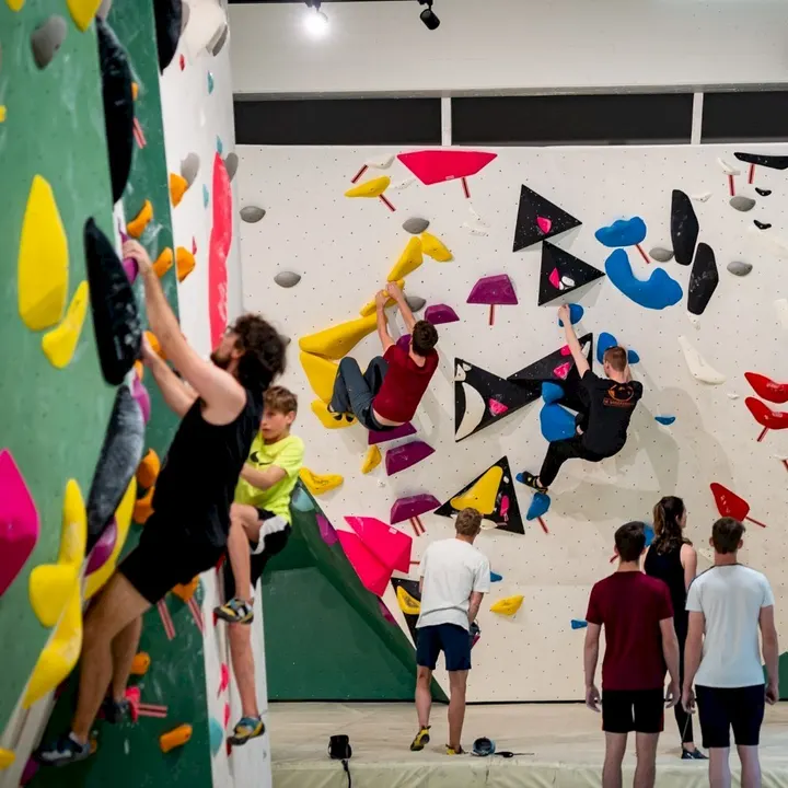 Boulderhal Sendmast — Klimmen in Overdie, Alkmaar