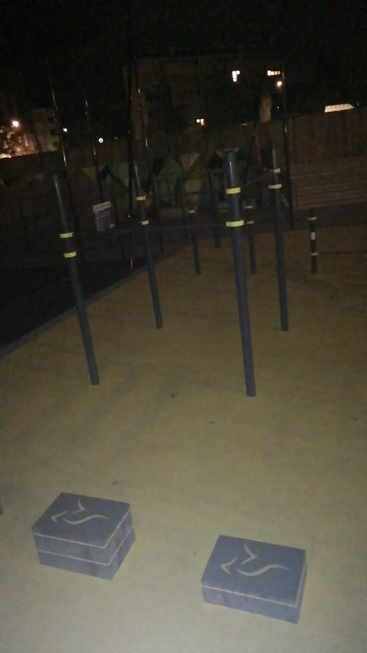 Parc de street workout — salle de fitness-studio à Deux-Croix - Banchais, Angers — 3