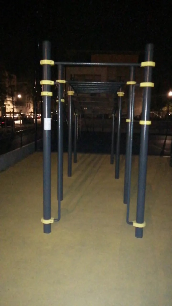 Parc de street workout — Salle de fitness à Deux-Croix - Banchais, Angers