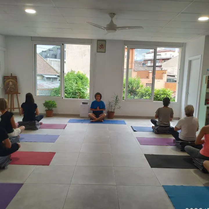 Centre De Ioga Iyengar - La Tribuna — yoga-studio i el Triai, Olot