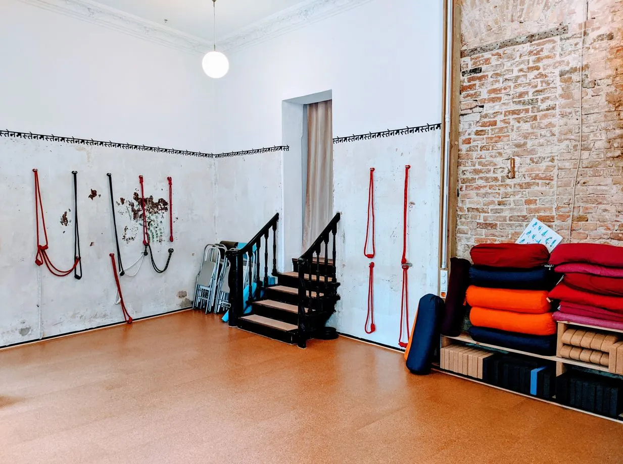 Yoga mit Jolanda - Yoga Ostkreuz — yoga-studio i Berlin — 3