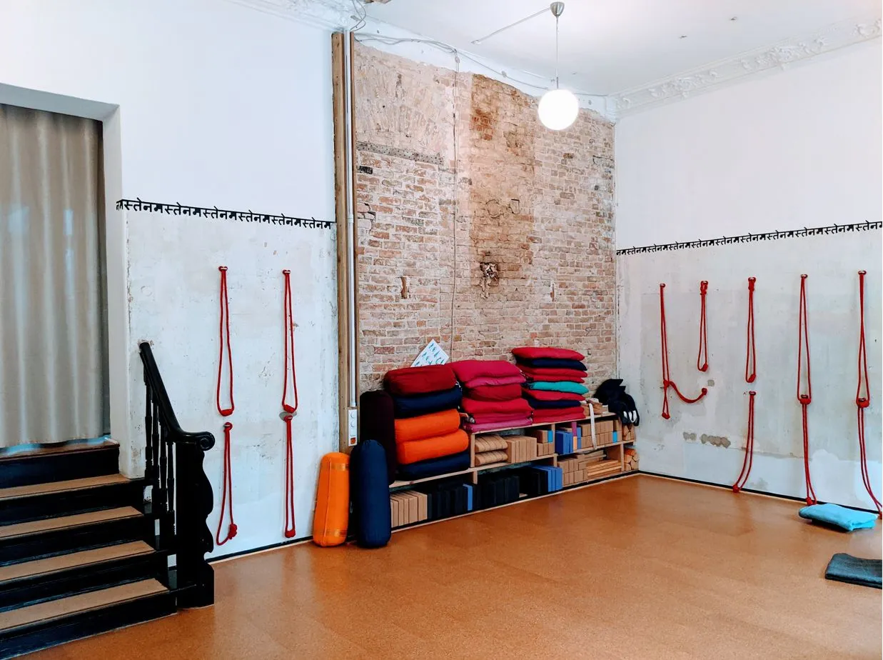 Yoga mit Jolanda - Yoga Ostkreuz — yoga-studio i Berlin — 3