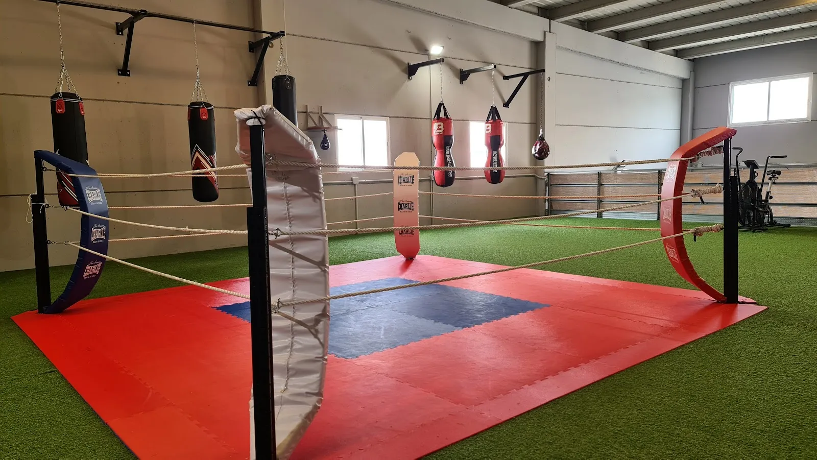Against Gravity Box Crosstraining Powerlifting Boxeo — artes marciales-studio en Picassent — 3