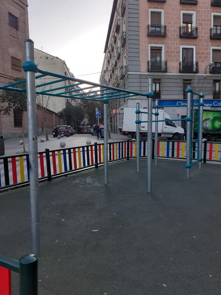 Parque de Barras street workout — estudio de fitness-studio en Universidad, Madrid — 3