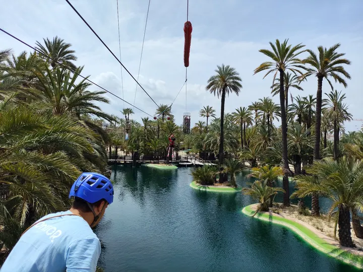 Multiaventura Elx — Escalada en Urbanització Les Atzavares, Elche