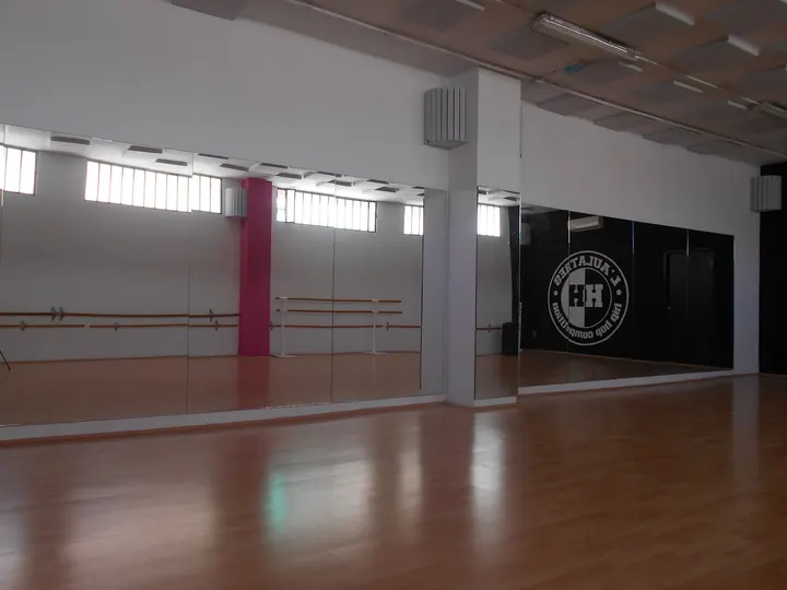 L'aulatres, Estudi De Dansa I Arts Escèniques — baile-studio en El Vendrell — 2