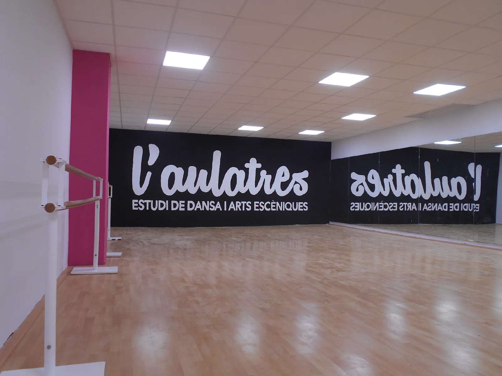 L'aulatres, Estudi De Dansa I Arts Escèniques — baile-studio en El Vendrell — 3