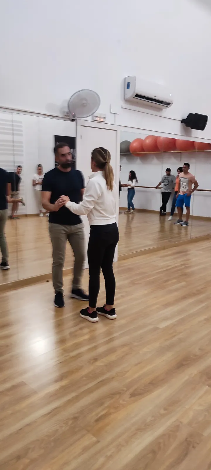 Bailemos Academy — baile-studio en Terrassa — 3