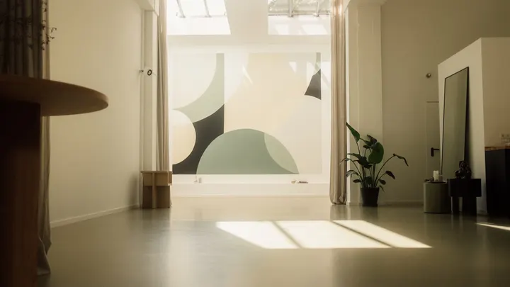 LAURA ISRAEL — Meditation in Ottensen, Hamburg