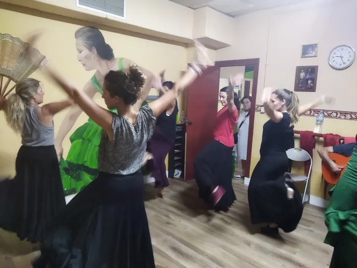 Escuela de Baile Flamenco Isabel Toscano — Baile en Huelva