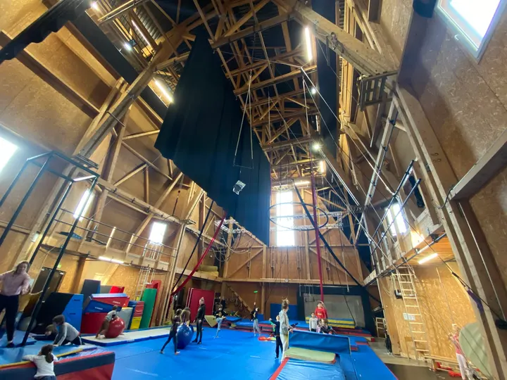 Le Plus Petit Cirque du Monde — arts aériens-studio à Bagneux, Paris — 2