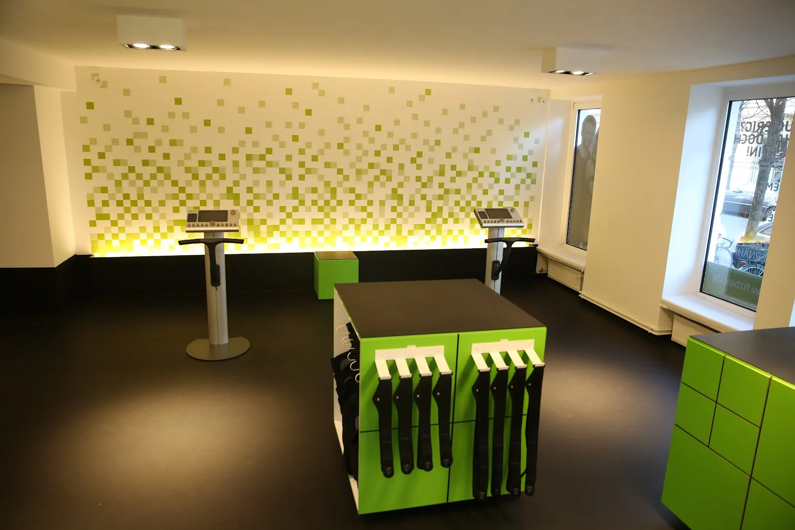 EMS Training fitbox Berlin Pankow — fitnessstudio in Pankow, Berlin — 2
