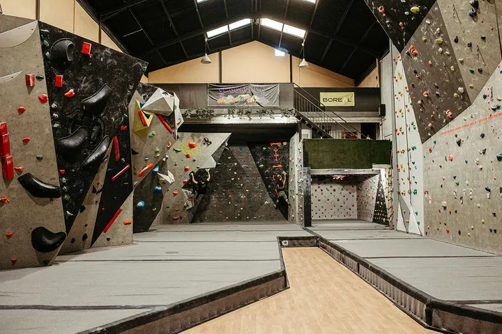 Laif Climbing Gym — Climbing en Ciutat Fallera, Valencia