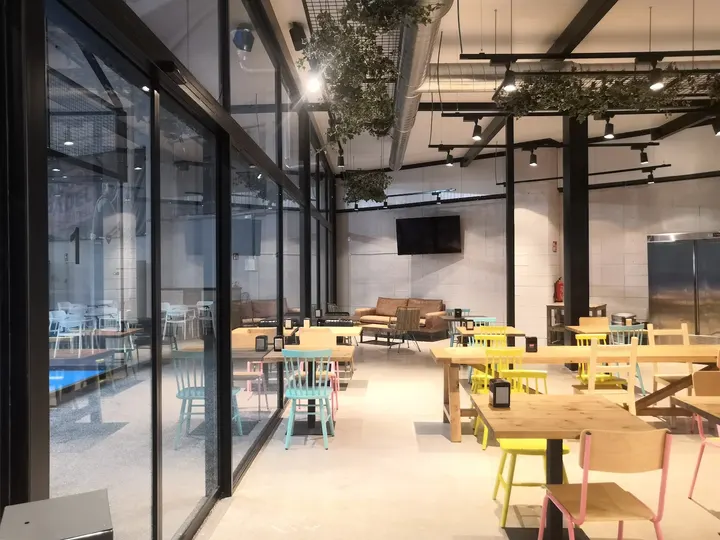 Aurial Indoor Padel Sabadell — Estudio de fitness en Gràcia, Sabadell