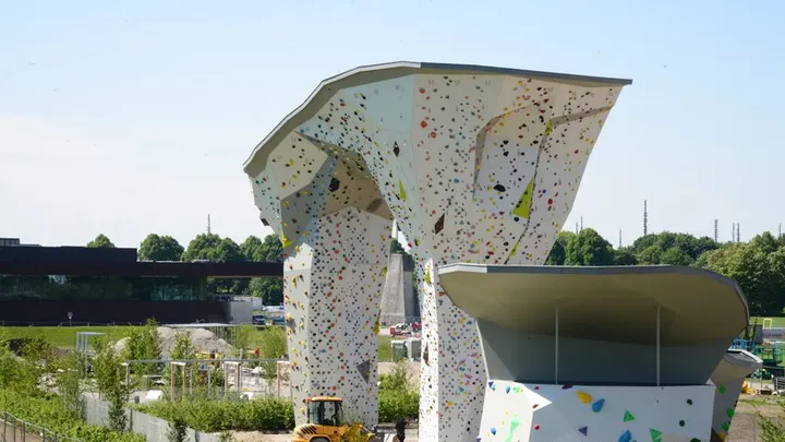 Neuer Kletterturm und Boulderanlage im TUM Campus — Climbing in Milbertshofen-Am Hart, München