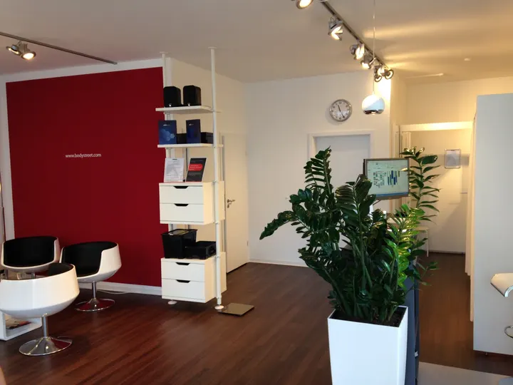 PROACTIVE Düsseldorf Benrath EMS Training — HIIT in Benrath, Düsseldorf
