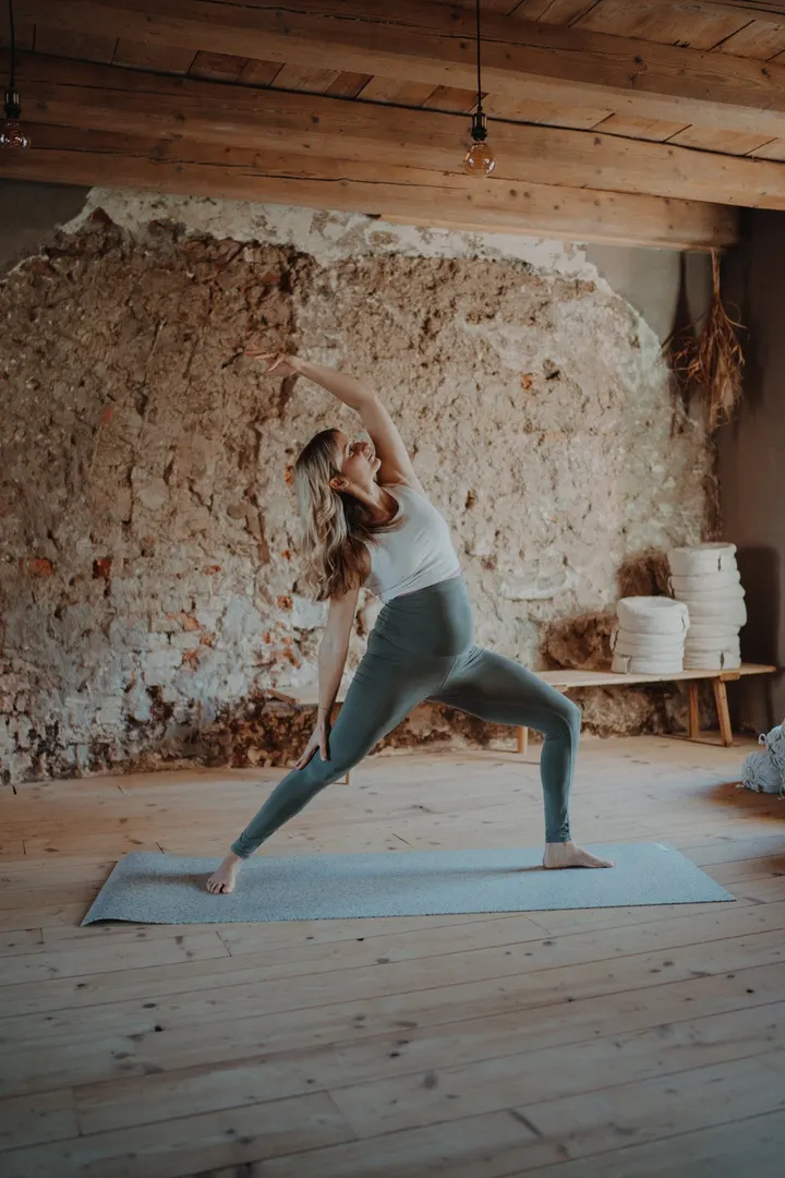 Luisa Harisch Yoga Lovelyspace Raum — Yoga in Schwabing, München