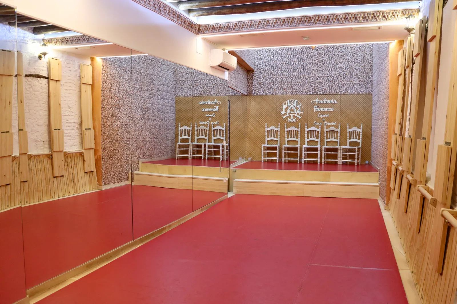 Academia Flamenco, Español y Danza Oriental — baile-studio en Granada — 2