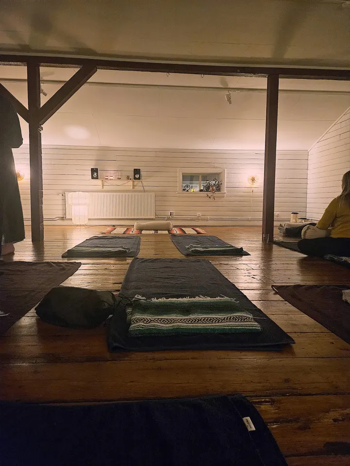 Love Yoga Umeå — yoga-studio i Umeå — 3