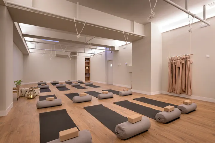 Surya Buddhi Hot Yoga — yoga-studio en Abando, Bilbao — 3